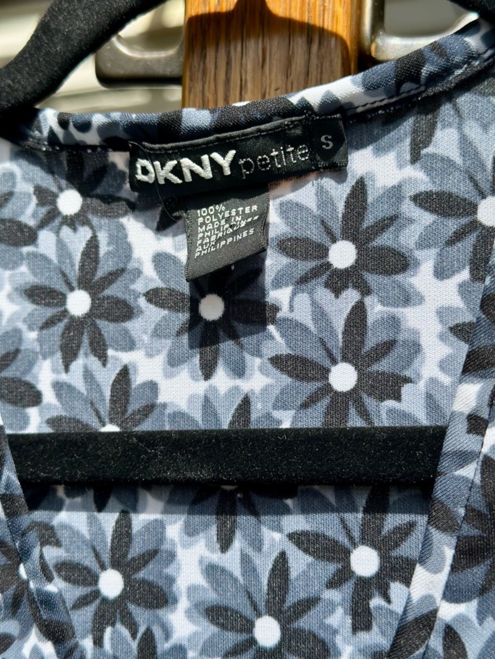 DKNY Black, Gray and White Floral V-Neck Sleeveless Petite Top - Picture 2 of 4